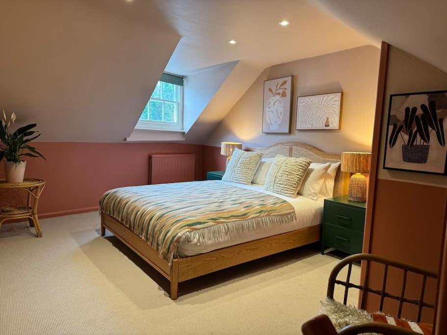 Spring Crescent Cottage In ไรย์ ภายนอก รูปภาพ