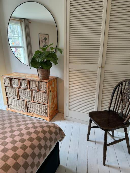 Spring Crescent Cottage In ไรย์ ภายนอก รูปภาพ